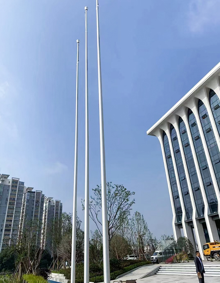 Zewnętrzny stożkowy, ręcznie wygięty maszt flagowy ze stopu aluminium Zewnętrzny stożkowy, ręcznie wygięty maszt flagowy ze stopu aluminium